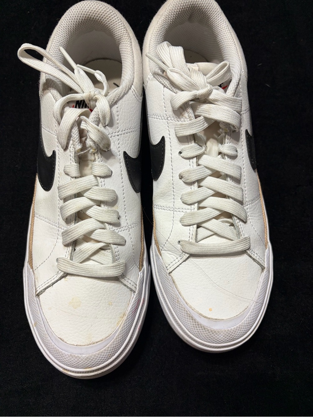 Nike White Low-Top Sneakers with Black Swoosh - Picture 5 of 7